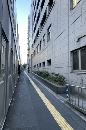 地下鉄C1出口からのアクセス