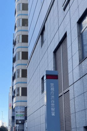 地下鉄C1出口からのアクセス