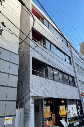 地下鉄C1出口からのアクセス